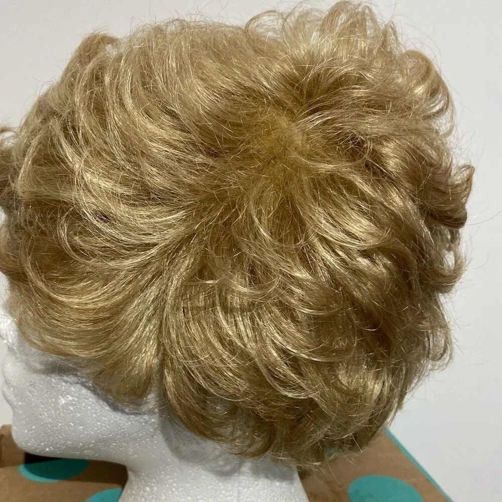 Paula Young Women's A4026 Chantal-A 4/88A Golden‎ Wheat Wavy Short Wig NWT